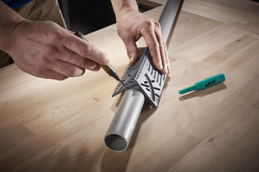 Tmefoy 3D-verstekhoek, 22,5-90° combinatiehoek van aluminiumlegering, zeer nauwkeurig Speed Square, timmermanshoek met 11 boorgaten, scheuren, boren en meetgereedschap voor timmerlieden (rood Tmefoy 3D-verstekhoek, 22,5-90° combinatiehoek van aluminiumlegering, zeer nauwkeurig Speed Square, timmermanshoek met 11 boorgaten, scheuren, boren en meetgereedschap voor timmerlieden (rood